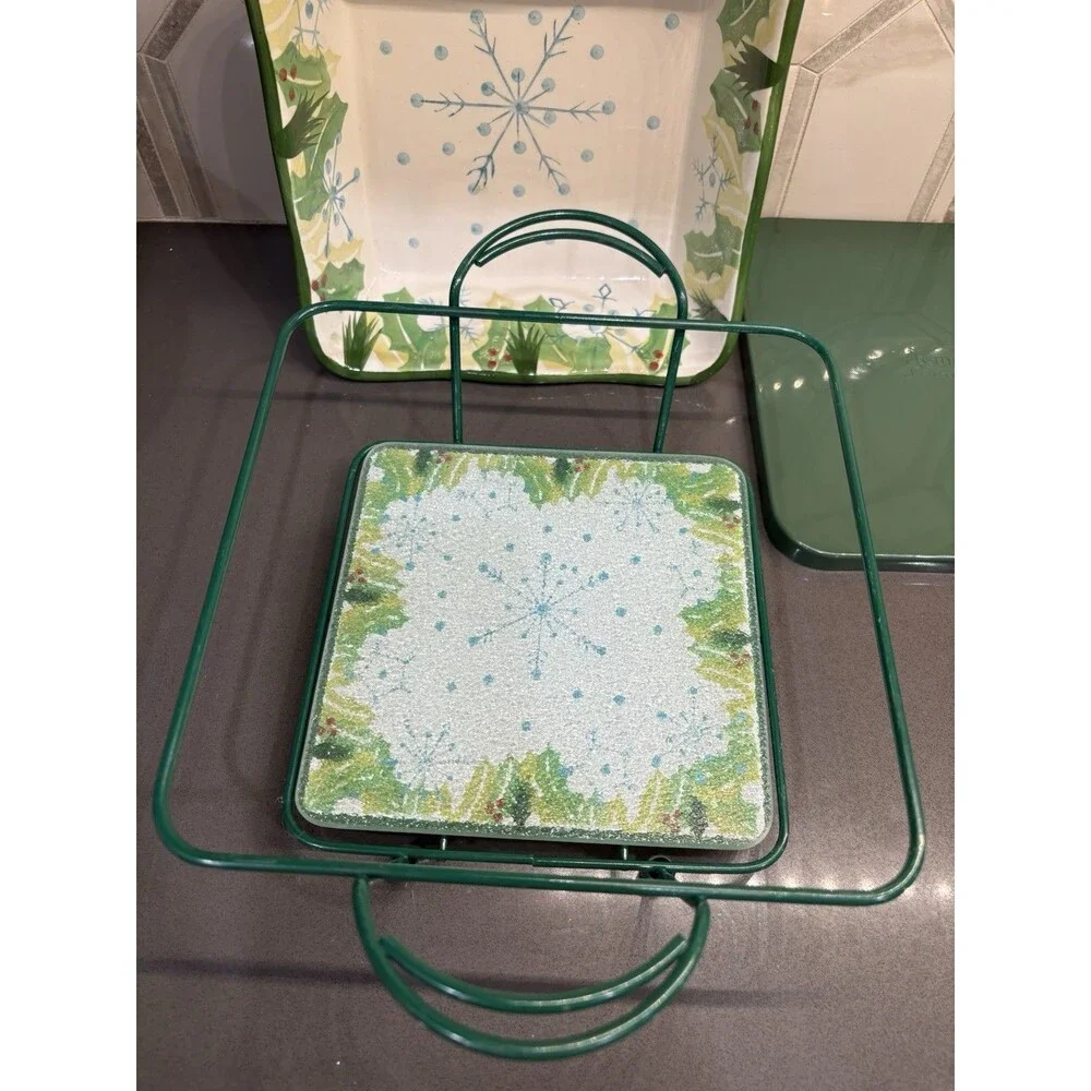 Temp-tations by Tara Hometown Christmas Medium Dish With Trivet Lid Wire Rack